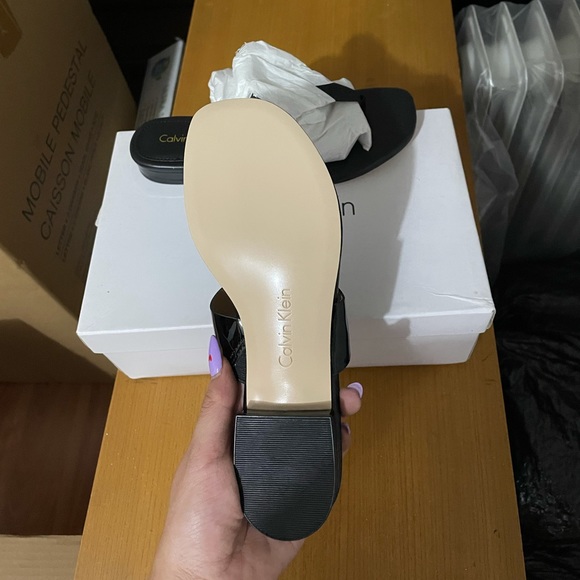 NIB Calvin Klein Aiden Patent Black SlipOn Sandals - Picture 3 of 3